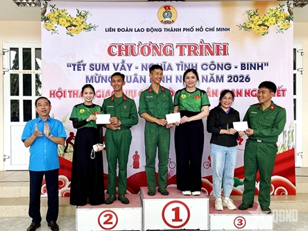 Ho Chi Minh City delegation brings Tet atmosphere to Con Dao Special Zone